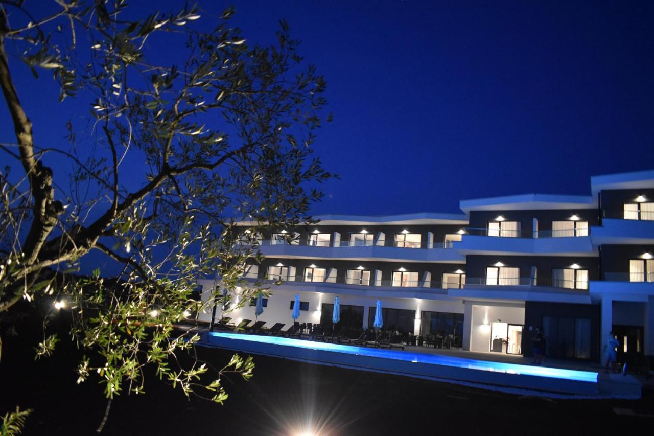 Hotel Delfin Lanterna Tar-Vabriga Bagian luar foto
