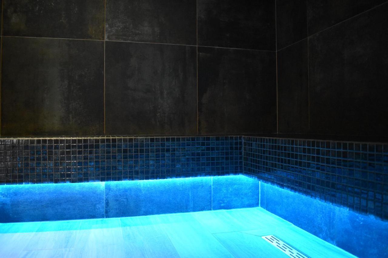Hotel Delfin Lanterna Tar-Vabriga Bagian luar foto