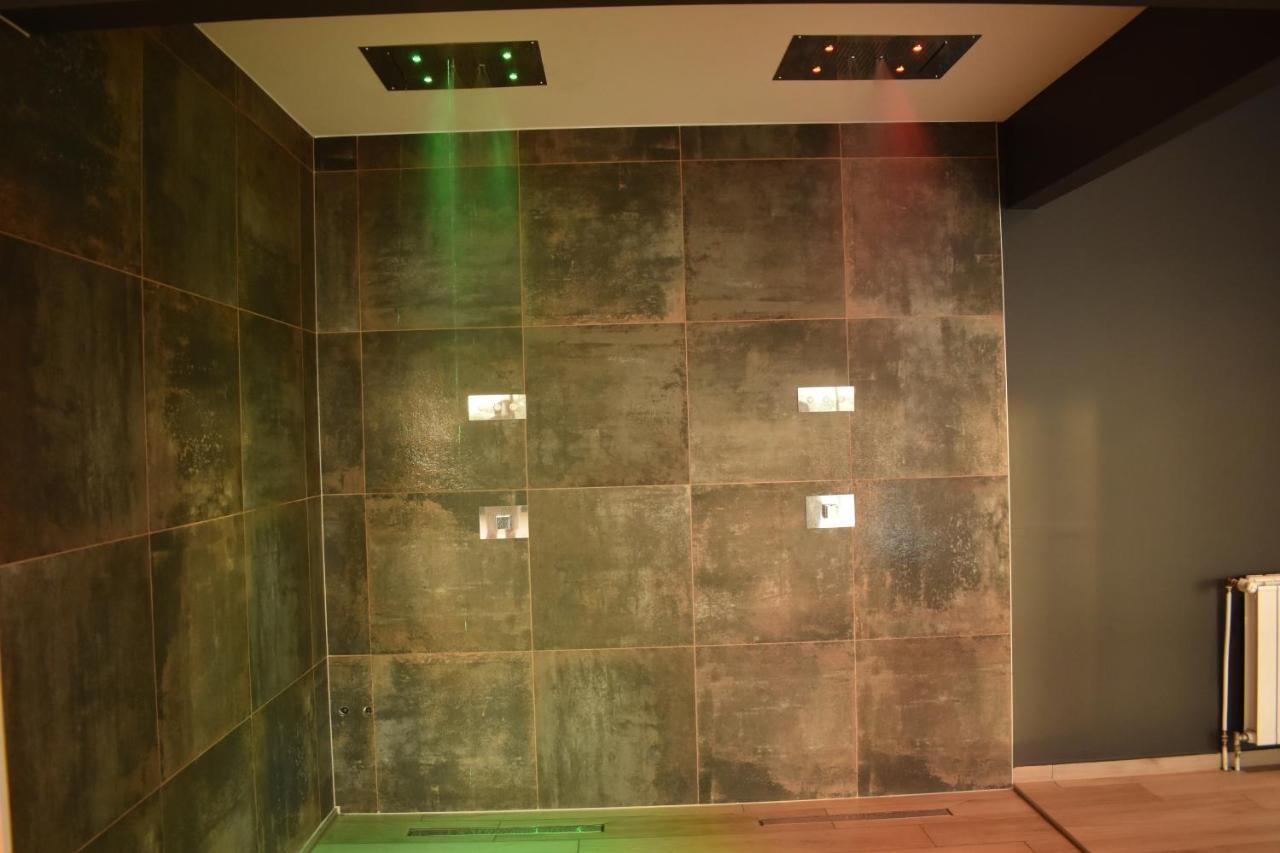 Hotel Delfin Lanterna Tar-Vabriga Bagian luar foto