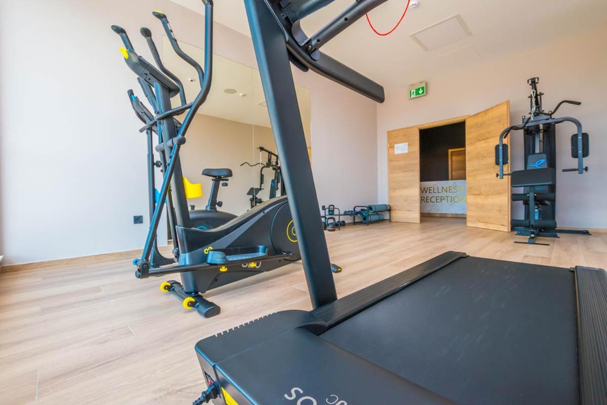 Hotel Delfin Lanterna Tar-Vabriga Bagian luar foto