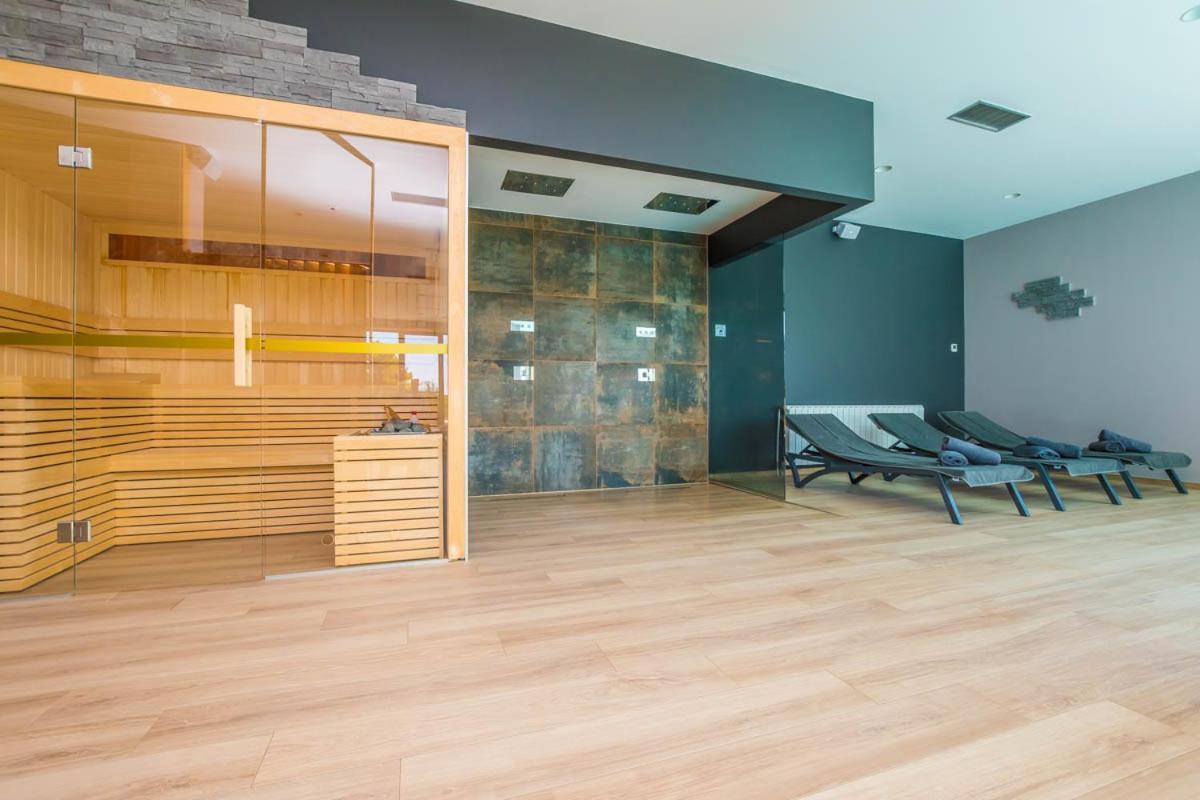 Hotel Delfin Lanterna Tar-Vabriga Bagian luar foto