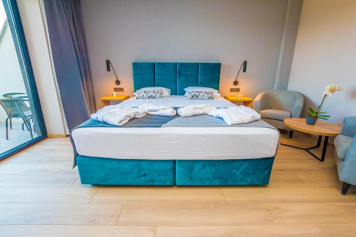 Hotel Delfin Lanterna Tar-Vabriga Bagian luar foto