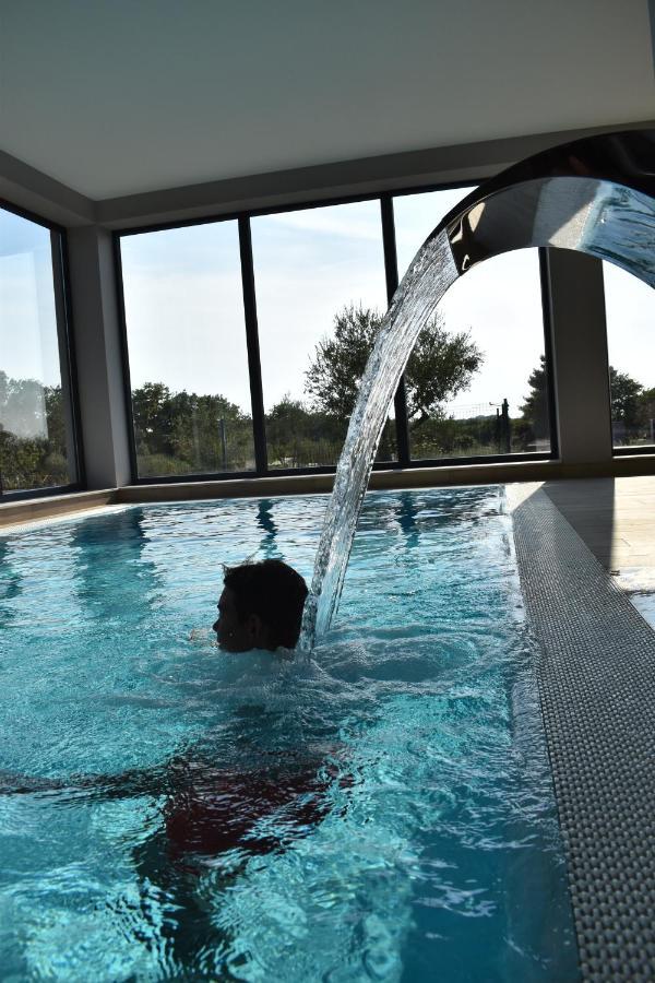 Hotel Delfin Lanterna Tar-Vabriga Bagian luar foto