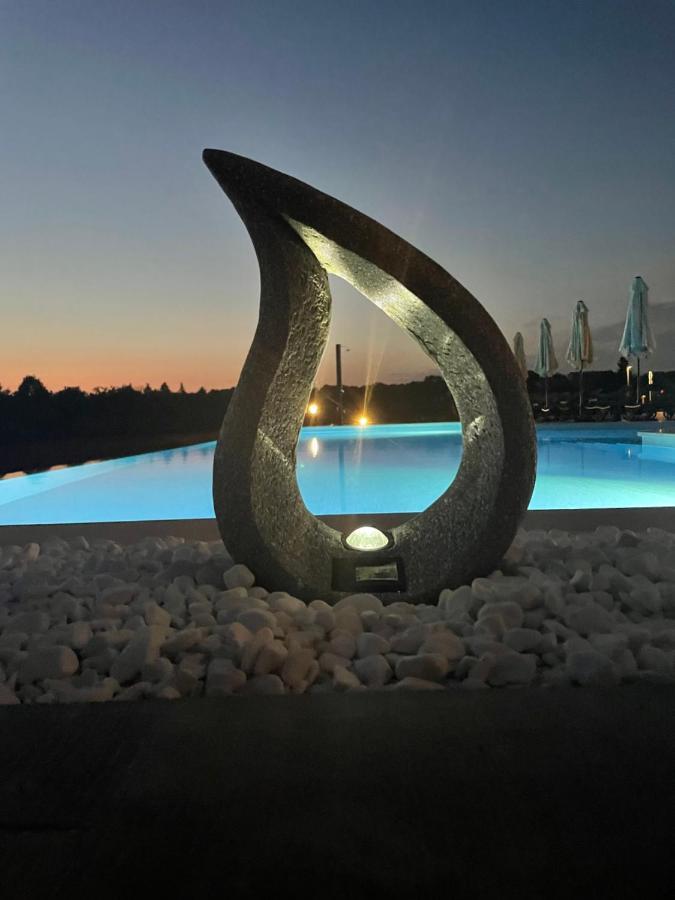 Hotel Delfin Lanterna Tar-Vabriga Bagian luar foto