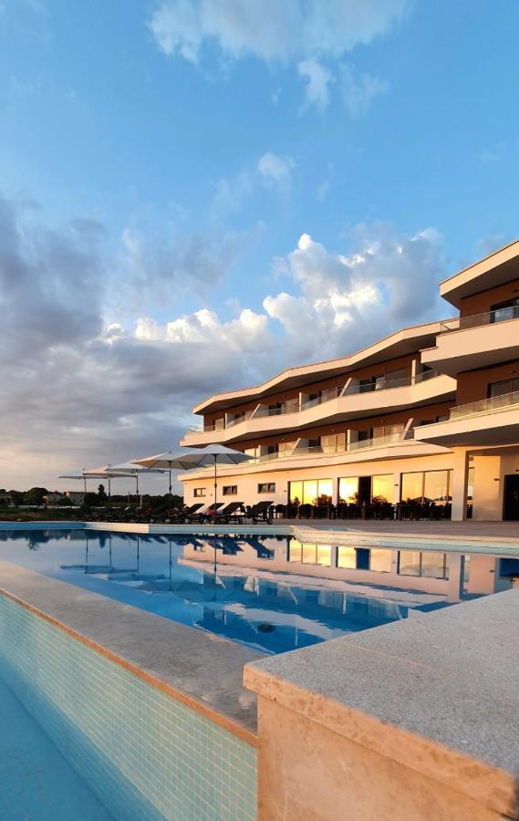 Hotel Delfin Lanterna Tar-Vabriga Bagian luar foto