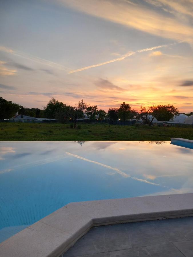 Hotel Delfin Lanterna Tar-Vabriga Bagian luar foto
